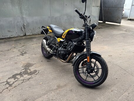 2025 Royal Enfield Guerrilla 450, золотистый, 490000 рублей, вид 3