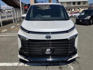 2025 Toyota Voxy IV (R90), белый, 5350000 рублей, вид 1