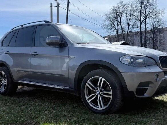 2011 BMW X5 35i II (E70) Рестайлинг, серый - вид 1