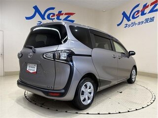 2022 Toyota Sienta II Рестайлинг, серебристый, 1000000 рублей, вид 5