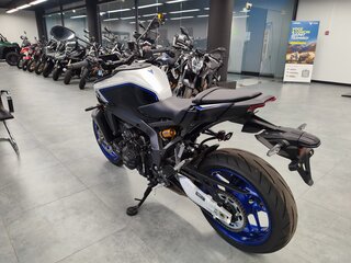 2025 Yamaha MT-09 (FZ-09), чёрный, 1419000 рублей, вид 5