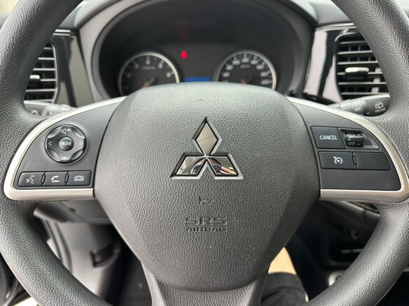 2022 Mitsubishi Outlander III Рестайлинг 3, чёрный, 1850000 рублей - вид 9