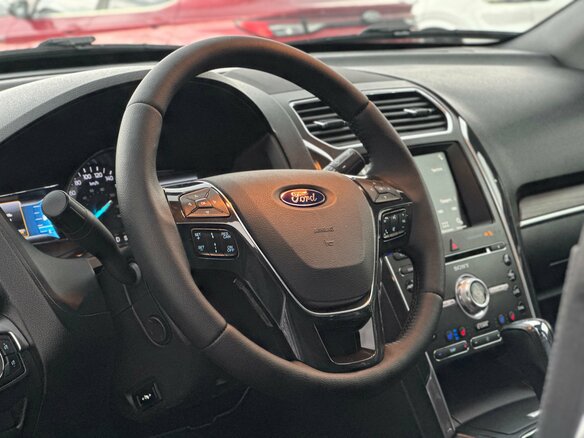 2017 Ford Explorer V Рестайлинг 2, белый, 2700000 рублей - вид 9