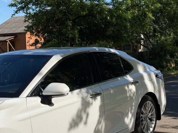 2019 Toyota Camry VIII (XV70), белый, 2000000 рублей - вид 5