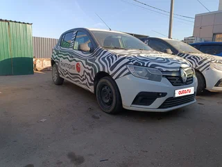 2020 Renault Sandero II Рестайлинг, белый, 300000 рублей, вид 2