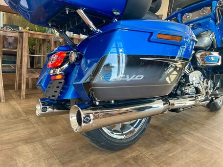 2026 Harley-Davidson CVO Street Glide Limited, синий, 6950000 рублей, вид 4