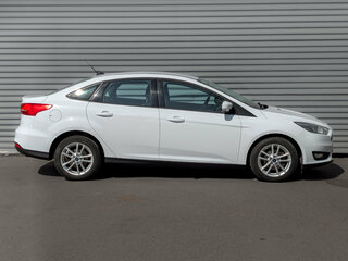 2017 Ford Focus III Рестайлинг, белый, 1000000 рублей, вид 4