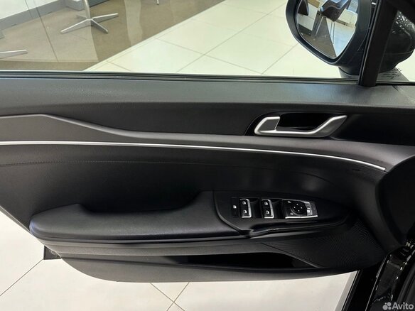 2020 Kia K5 III, чёрный, 1800000 рублей - вид 19