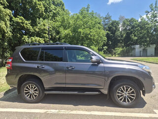 2015 Toyota Land Cruiser Prado 4-speed 150 Series Рестайлинг 1, серый, 3950000 рублей, вид 2