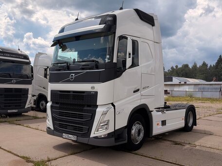 2023 Volvo FH, белый, 14500000 рублей, вид 3
