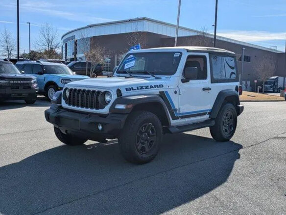 2025 Jeep Wrangler IV (JL) Рестайлинг, серебристый, 5505000 рублей - вид 5