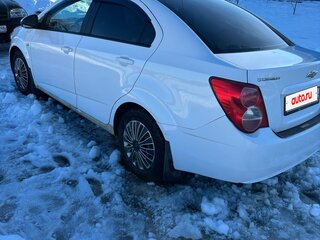 2013 Chevrolet Aveo II, белый, 600000 рублей, вид 5
