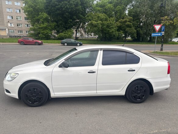 2011 Skoda Octavia II (A5) Рестайлинг, белый, 650000 рублей - вид 5