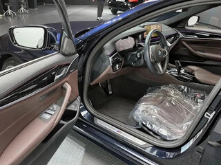 2023 BMW 5 серии 530i xDrive VII (G30/G31/G38) Рестайлинг, чёрный, 4850000 рублей, вид 4