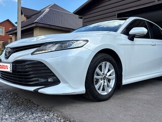2020 Toyota Camry VIII (XV70), белый, 3300000 рублей, вид 3