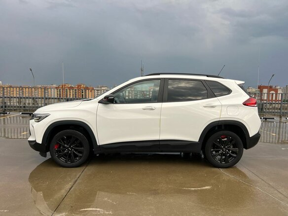2022 Chevrolet Tracker IV, белый, 1880000 рублей - вид 2