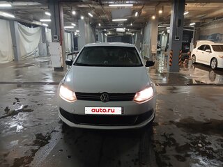 2016 Volkswagen Polo V Рестайлинг, белый, 380000 рублей, вид 1