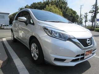 2020 Nissan Note II Рестайлинг, серебристый, 790000 рублей, вид 2