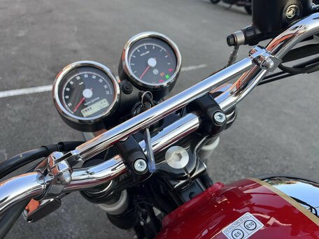 2026 Royal Enfield Interceptor, пурпурный, 708000 рублей, вид 4