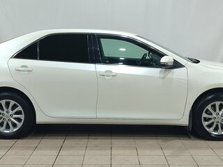 2015 Toyota Camry VII (XV50) Рестайлинг, белый, 1800000 рублей, вид 3