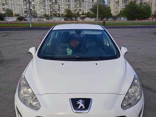 2011 Peugeot 308 I Рестайлинг, белый, 649000 рублей, вид 2