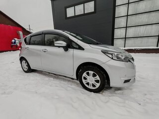 2020 Nissan Note II Рестайлинг, серебристый, 1300000 рублей, вид 5