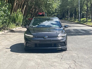 2023 Volkswagen Golf VIII, чёрный, 1850001 рублей, вид 2