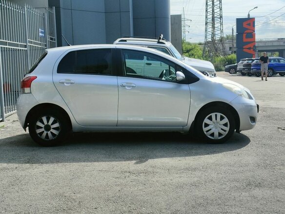 2009 Toyota Vitz II (XP90), серебристый - вид 8