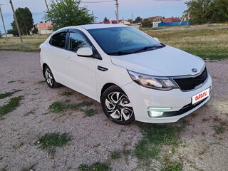 2015 Kia Rio III Рестайлинг, белый, 1200000 рублей, вид 2