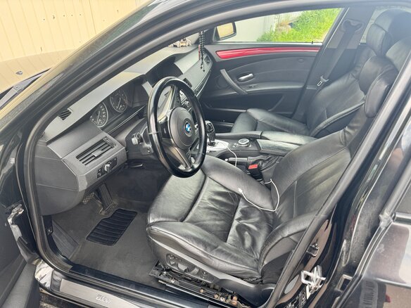 2008 BMW 5 серии 525i V (E60/E61) Рестайлинг, чёрный, 1375000 рублей - вид 6