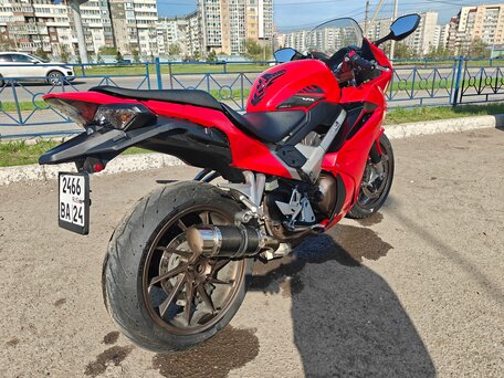 2014 Honda VFR 800, красный, 800000 рублей, вид 2