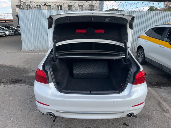 2019 BMW 5 серии 520d xDrive VII (G30/G31/G38), белый, 3200000 рублей - вид 14