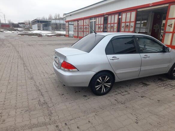 2005 Mitsubishi Lancer IX Рестайлинг, серебристый, 320000 рублей - вид 4