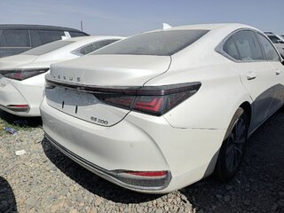 2025 Lexus ES 200 VII Рестайлинг 2, белый, 5190000 рублей, вид 2