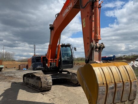 2020 Hitachi ZX300, 8000000 рублей, вид 1