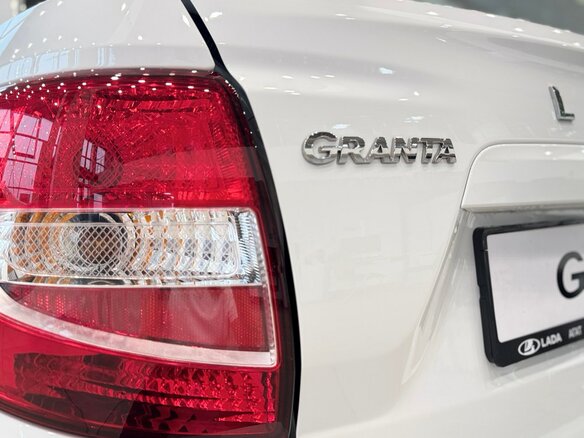 2026 Lada (ВАЗ) Granta I Рестайлинг, белый - вид 9