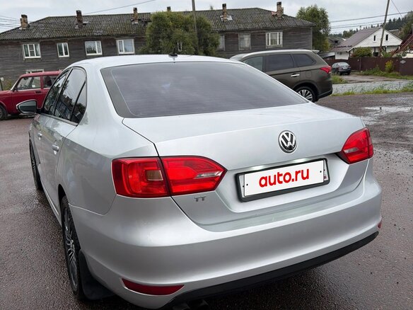 2013 Volkswagen Jetta VI, серебристый, 880000 рублей - вид 12