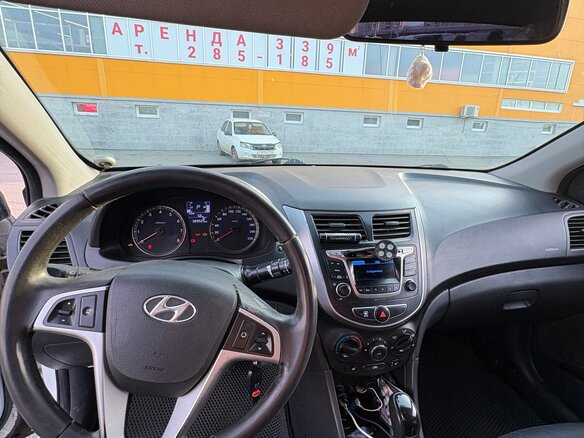2015 Hyundai Solaris I Рестайлинг, белый, 550000 рублей - вид 11