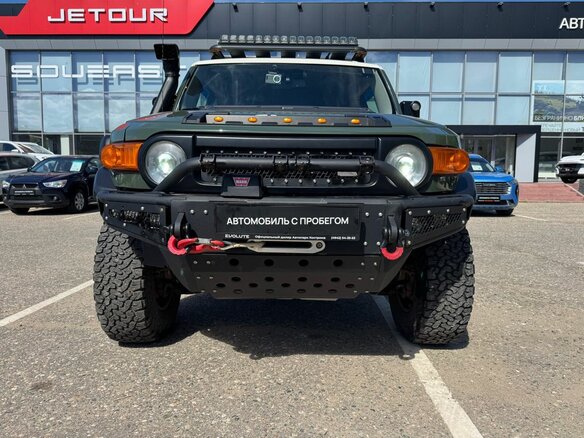 2011 Toyota FJ Cruiser, зелёный - вид 1