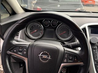 2013 Opel Astra GTC J Рестайлинг, белый, 700000 рублей, вид 5