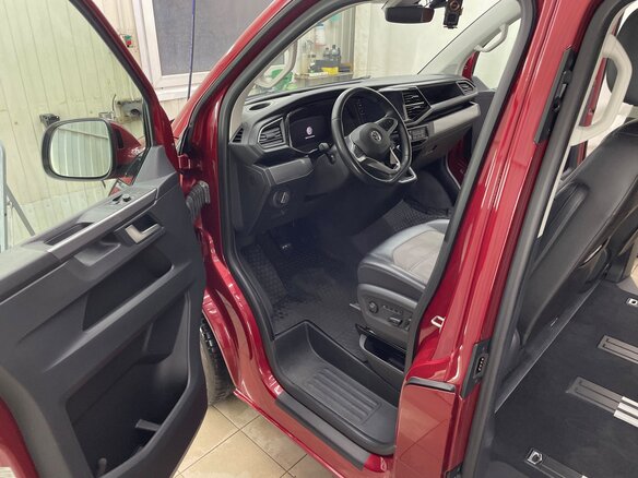 2019 Volkswagen Multivan T6 Рестайлинг, красный, 5250000 рублей - вид 13