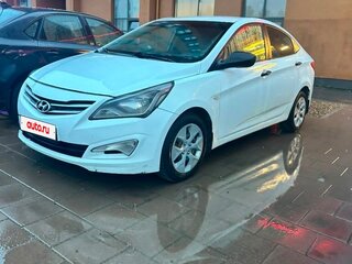 2015 Hyundai Solaris I Рестайлинг, белый, 600000 рублей, вид 1