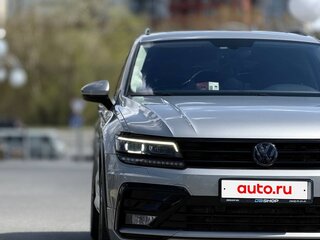 2018 Volkswagen Tiguan II, серебристый, 3090000 рублей, вид 3