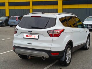 2017 Ford Kuga II Рестайлинг, белый, 1710000 рублей, вид 4