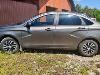 2025 Lada (ВАЗ) Vesta I Рестайлинг (NG), коричневый, 1350000 рублей, вид 2