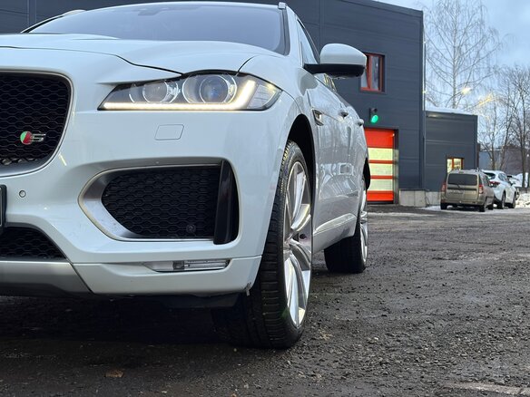 2016 Jaguar F-Pace I, белый, 2400000 рублей - вид 13