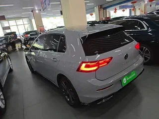 2022 Volkswagen Golf VIII, серый, 1780700 рублей, вид 5