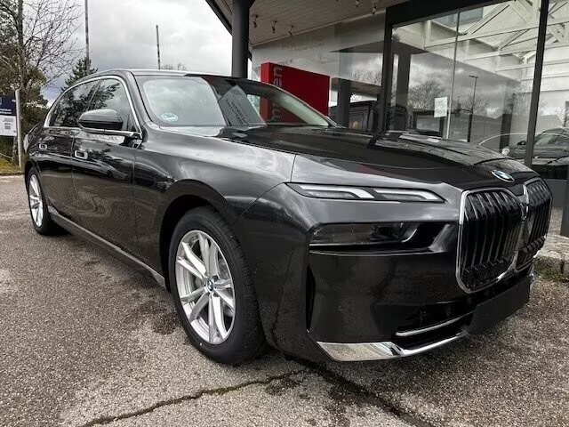 Открыть фотографии: BMW 7 серии VII (G70)