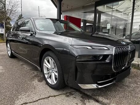 BMW 7 серии VII (G70)