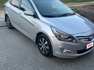 2016 Hyundai Solaris I Рестайлинг, серебристый, 900000 рублей, вид 3